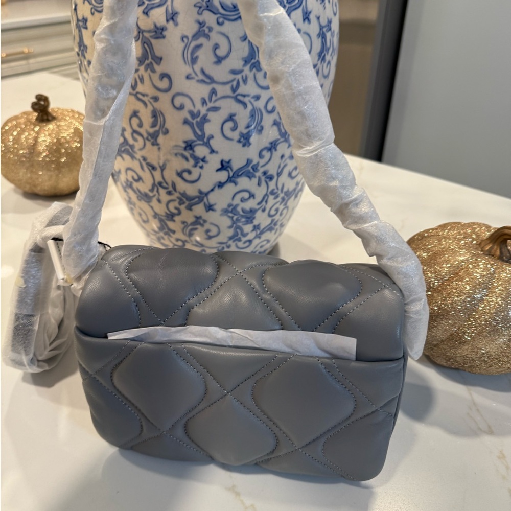 Marc Jacobs Elegant Gray Quilted Women's Bag - Picture 3 of 3